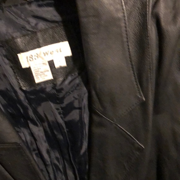 Vintage long leather coat. - Picture 6 of 9